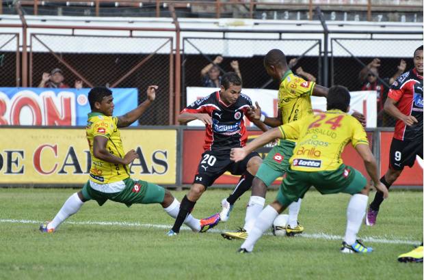 Colprensa - C&#250;cuta super&#243; 3-2 a Real Cartagena en el General Santander.