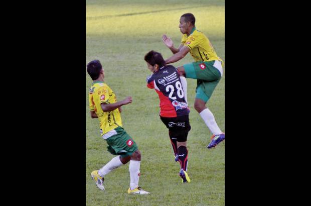 Colprensa - C&#250;cuta super&#243; 3-2 a Real Cartagena en el General Santander. Las anotaciones del local fueron de Francisco Delgado, 32&#39;; Harold Reina, 46&#39;; y Tommy Tobar, 72&#39; y por el visitante descontaron Emanuel Molina, 33&#39;; y Jos&#233; N&#225;jera, 74&#39;.