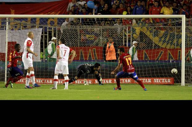 Colprensa - El autor del gol pastuso es hijo de Carlos Rendón, exjugador del Pasto y reconocido por su buena pegada a los balones de tiro libre.