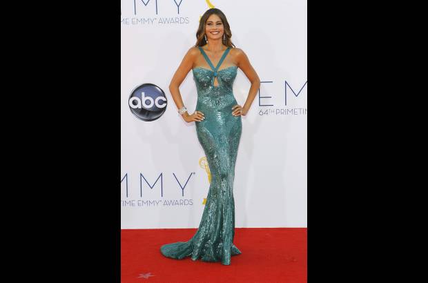 Foto Reuters - La superestrella colombiana luci&#243; un vestido verde azulado de Zuhair Murad.