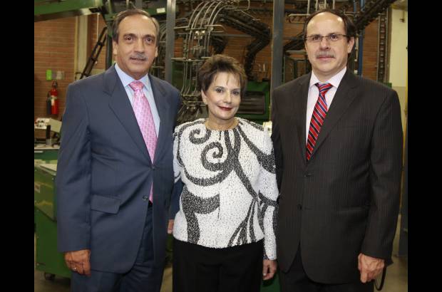 Edwin Bustamante Restrepo - La directora de EL COLOMBIANO y su gerente, Ana Mercedes Gómez Martínez y Luis Miguel de Bedout Hernández, en compañía del gobernador de Antioquia, Luis Alfredo Ramos Botero.