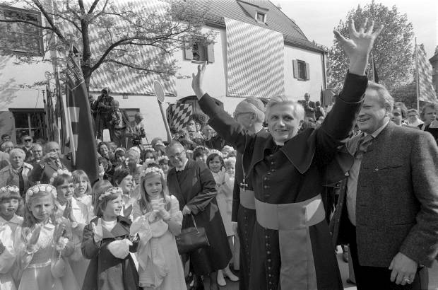 AP - Ese a&#241;o, se convirti&#243; en cardenal y en 1981 prefecto de la Congregaci&#243;n para la Doctrina de la Fe (antiguo Santo Oficio).