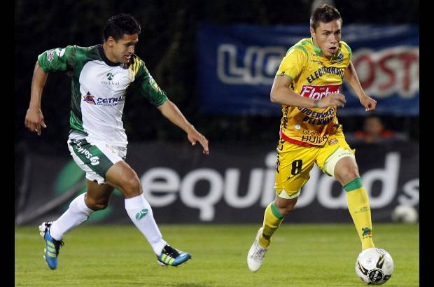 Colprensa - A Equidad lo salvó la campana. El equipo capitalino empató en el último minuto con un impecable tiro libre de Javier Araujo. Al final con un 1-1 se cerró el encuentro.