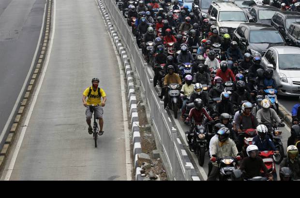 Reuters - Un hombre en una bicicleta puso al mundo a pensar sobre otras formas de transporte.