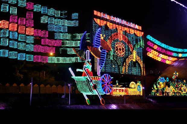 Juan Antonio S&#225;nchez - Pero no solo el r&#237;o tendr&#225; alumbrado, otros sitios como el Parque de Villa Hermosa, Bulevar de Castilla y el Parque del corregimiento San Antonio de Prado tambi&#233;n se encuentran iluminados por la alegr&#237;a de la Navidad.