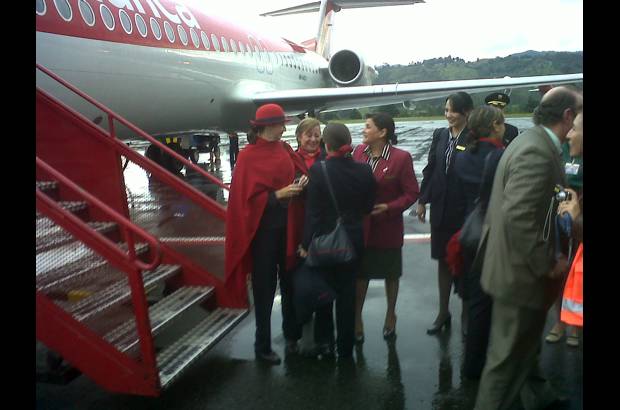 Juan José García Villegas - Luz Stella Walton, una de las auxiliares de vuelo históricas de SAM, se vio emocionada y no pudo ocultar las lágrimas.