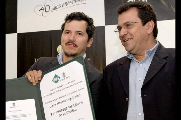 Juan Fernando Cano - El actor John Leguizamo recibi&#243; las llaves de Medell&#237;n de manos del Alcalde de la ciudad, Alonso Salazar Jaramillo.