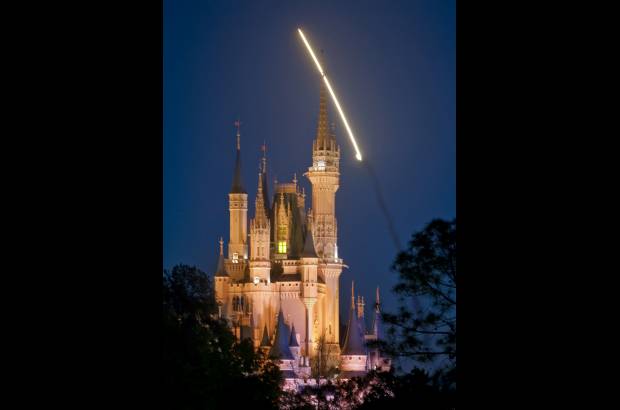 AP - En una de sus primeras visitas oficiales, llegó a Bogotá el Mandatario de Honduras, Porfirio Lobo Sosa.