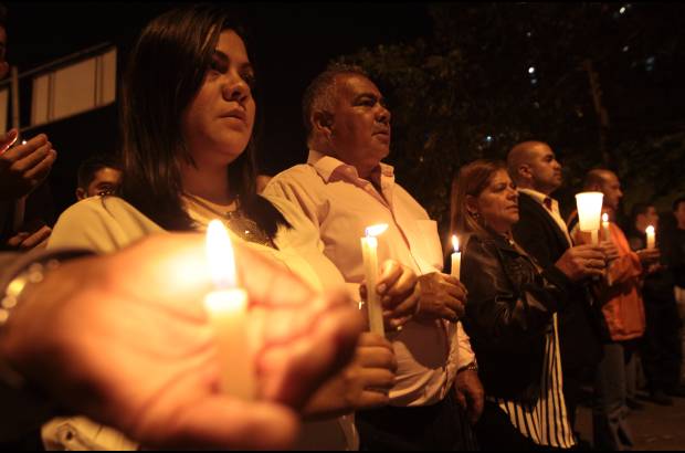 Hern&#225;n Vanegas - Familiares de Juan Esteban Cantor, la primera v&#237;ctima rescatada de la tragedia del edificio Space tambi&#233;n estuvieron en la marcha.