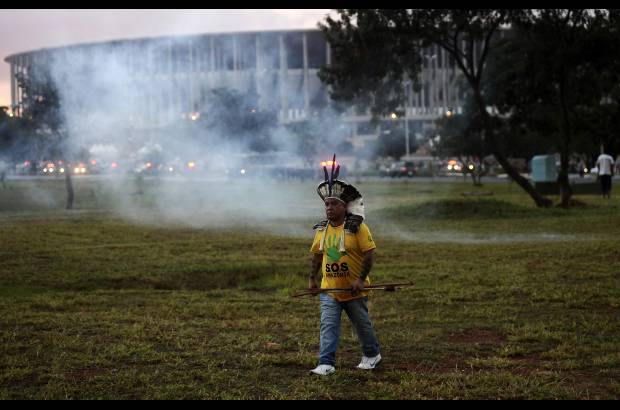 REUTERS - El estadio de Brasilia costará 1.900 millones de reales (849,26 millones de dólares) cuando quede completamente finalizado tras la Copa del Mundo, dijeron auditores de la ciudad en un informe publicado la semana pasada, casi tres veces por encima del presupuesto inicial.