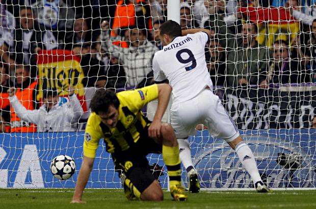 AP - A los 83 minutos, Kak&#225; habilit&#243; a Mesut &#214;zil en la banda, y el alem&#225;n puso un centro al coraz&#243;n del &#225;rea para el inapelable remate de Benzema.