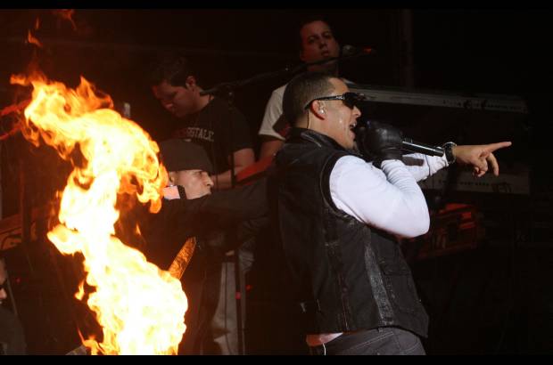 Jaime P&#233;rez - Daddy Yankee tambi&#233;n tuvo un concierto masivo en Medell&#237;n, el 6 de diciembre de 2007 en el Estadio Atanasio Girardot.