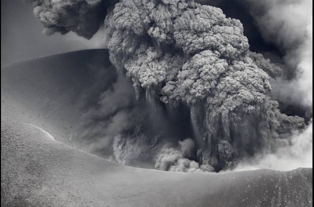 Reuters - El volcán Shinmoedake mostró la fuerza de la naturaleza cuando entró en erupción entre las prefecturas de Miyazaki y Kagoshima en Japón.