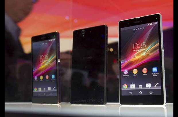 Reuters - Sony presentó en sociedad su línea Xperia Z smartphones.