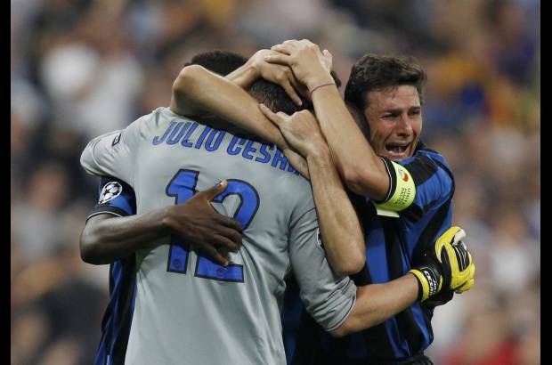 Reuters - La alegría y las lágrimas de los jugadores del Inter al lograr el título.