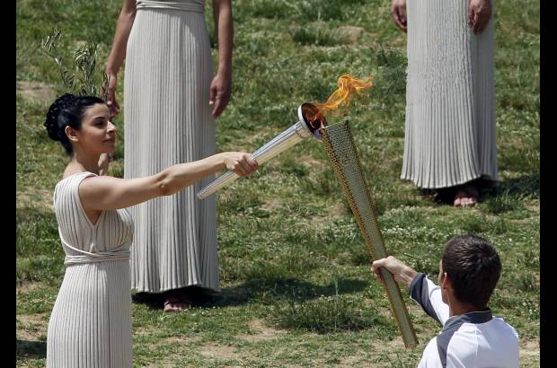 Foto Reuters - El acto se ha celebrado cuando Grecia vive una dif&#237;cil situaci&#243;n econ&#243;mica, bordeando la bancarrota, y pol&#237;tica, debido al descontento de los ciudadanos griegos por las pol&#237;ticas de austeridad aplicadas en los &#250;ltimos dos a&#241;os.