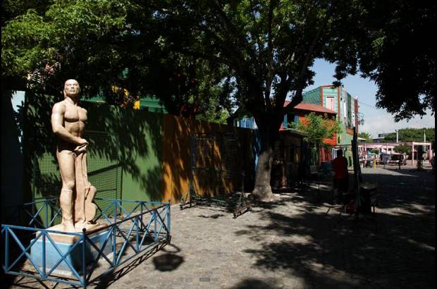 Diego Gonz&#225;lez - El verano porte&#241;o es perfecto para conocer la ciudad del general San Mart&#237;n y de los presidentes de la Casa Rosada. Amanece muy temprano en la ciudad de la furia cuando los boliches (discos) est&#225;n en el punto m&#225;s alto y el sol dura hasta despu&#233;s de las siete de la noche. La cena sucede a la medianoche.