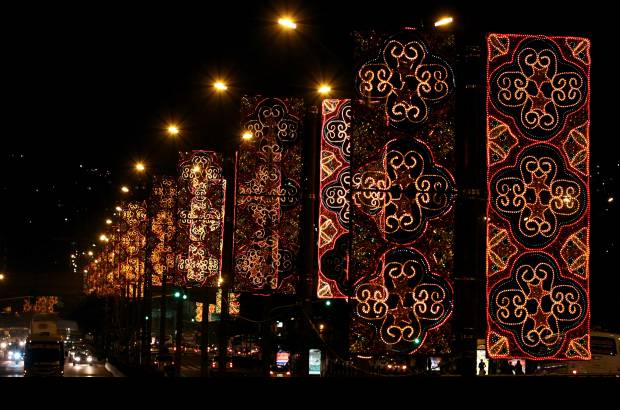Jaime P&#233;rez - San Juan fue decorado con grandes m&#243;dulos llenos de luces multicolor.