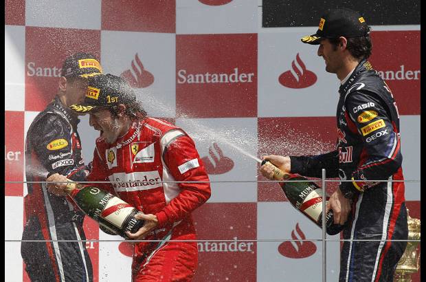 Reuters - Detrás del español llegaron los dos pilotos de la escudería Red Bull Sebastian Vettel y Mark Webber.