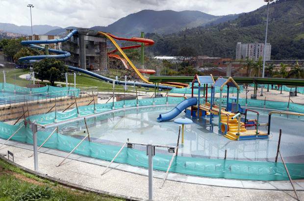 - Para ajustarse a la Ley de Piscinas el parque acu&#225;tico Ditaires fue cerrado para someterlo a obras de adecuaci&#243;n.