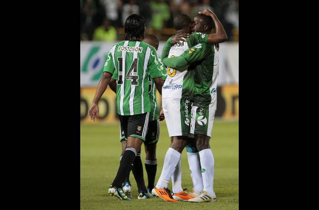 Hernán Vanegas - Equidad celebra gracias al triunfo en su "fortín".