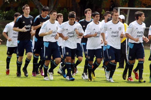 Róbinson Sáenz - La selección de Argentina entrenó este domingo en la cancha del colegio San Ignacio, de Medellín, cercano al estadio Atanasio Girardot.