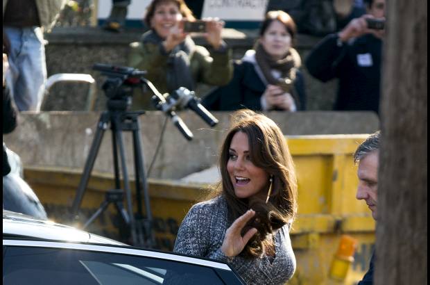 AP - La esposa del Pr&#237;ncipe Guillermo luci&#243; radiante y feliz