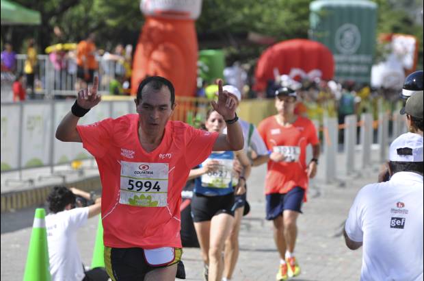 Esteban Jaramillo y Sebasti&#225;n Salazar - M&#225;s de 10 mil competidores se dieron cita en esta hist&#243;rica cita deportiva que se corr&#237;a en las modalidades de 5, 10, 21 y 42 kil&#243;metros.
