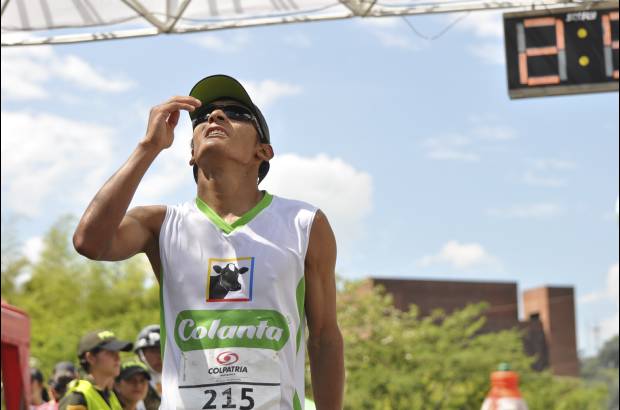 Esteban Jaramillo y Sebasti&#225;n Salazar - M&#225;s de 10 mil competidores se dieron cita en esta hist&#243;rica cita deportiva que se corr&#237;a en las modalidades de 5, 10, 21 y 42 kil&#243;metros.