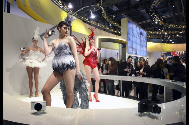 Reuters - La feria re&#250;ne 3.100 compa&#241;&#237;as que esperan dar a conocer un total de 20 mil nuevos productos.