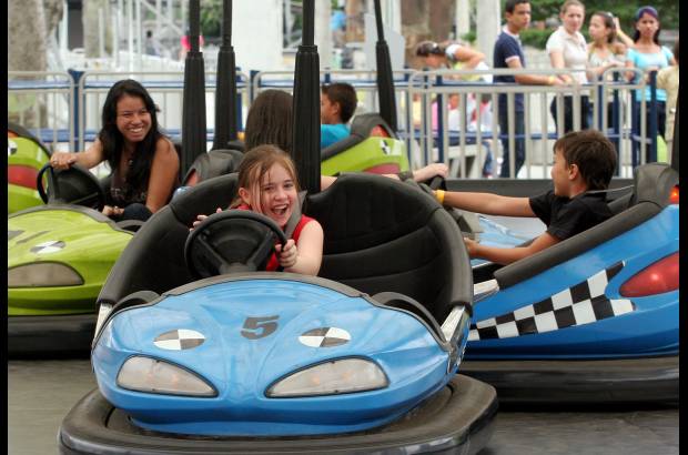 FOTO EL COLOMBIANO - Es uno de los sitios de recreación de mayor acogida por los habitantes de Medellín. Sus juegos mecánicos y el lago que tiene en su centro son sus atracciones más reconocidas. Por el Parque Norte J. Emilio Valderrama han pasado casi todos los medellinenses.