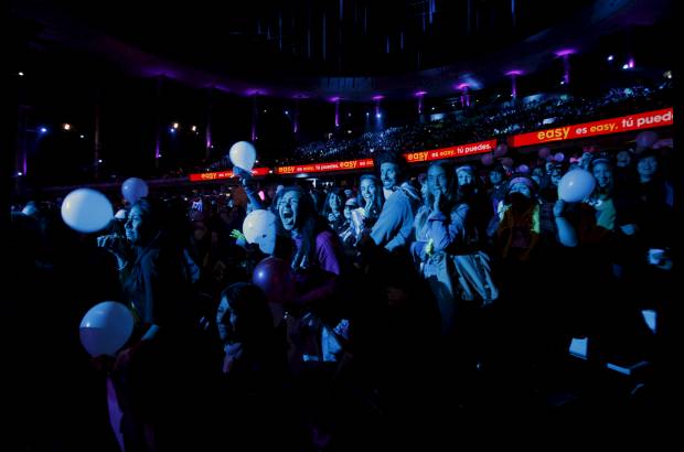 AP - El grupo estadounidense Jonas Brothers hizo enloquecer este martes, 26 de febrero, a un entregado p&#250;blico adolescente en el Festival de Vi&#241;a del Mar, en la tercera jornada del certamen.