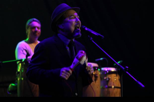 HERNÁN VANEGAS - El hombre que se basa en historias populares para escribir sus canciones presentó lo mejor de su repertorio, este jueves en el centro de espectáculos La Macarena.