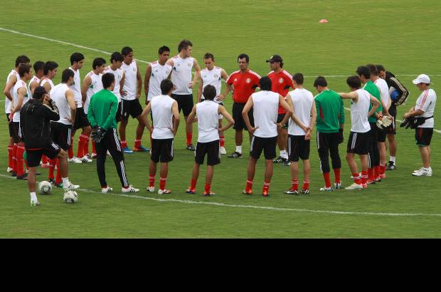 Róbinson Sáenz - La selección de México entrenó este domingo en el Parque Estadio Sur de Envigado, al sur del Valle de Aburrá.