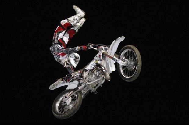 Jaime Pérez - Sebastián "Tatán" Mejía y Dúber el "Pollo" Restrepo, se encargaron por Colombia de ponerle el dramatismo en las motos con saltos mortales y espectaculares figuras en el aire.