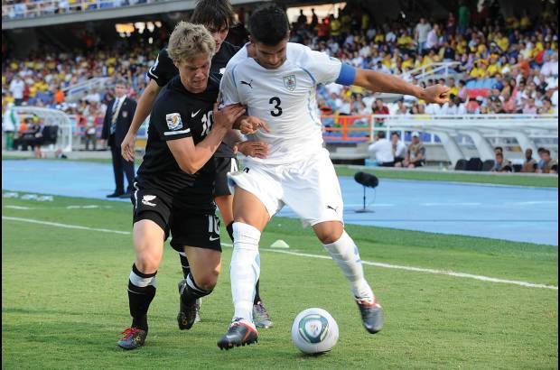 Colprensa - Andrew Bevin, tras recibir un centro desde la derecha, convirti&#243; el gol neoceland&#233;s a los 57.