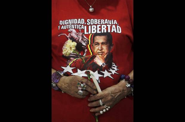 Reuters - Si el líder socialista se ve obligado a dar un paso al costado, Venezuela, un país altamente polarizado donde el amor o el odio por Chávez se demuestra con la misma vehemencia, quedaría virtualmente acéfalo en un período de incertidumbre.