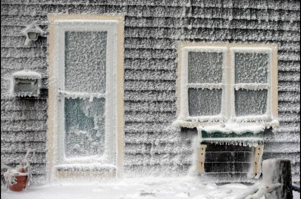 AP - En Massachuset, Estados Unidos también se sintió fuerte la tormenta.
