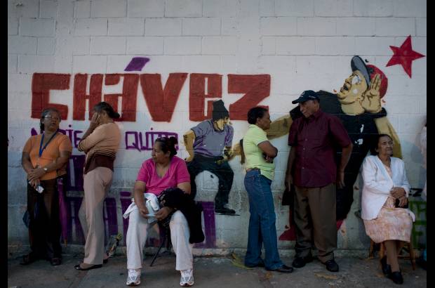 AP - El CNE tiene previsto anunciar los resultados una vez que la tendencia sea ya irreversible, aunque no existe hora anunciada para ello.