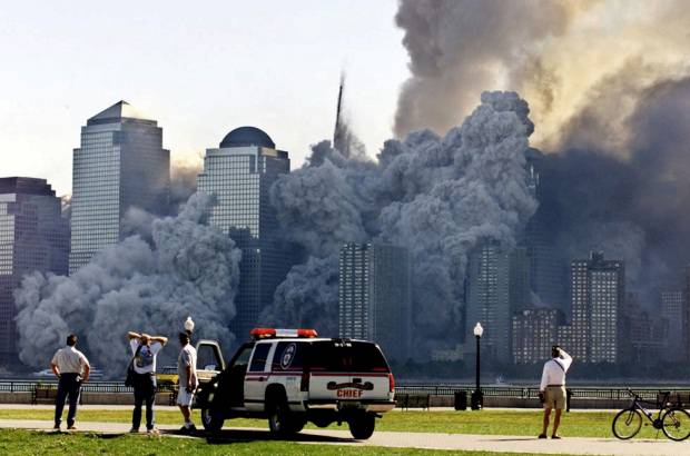 Archivo - El humo por la ca&#237;da de las Torres Gemelas envolvi&#243; a Nueva York por varios d&#237;as y se vio desde el espacio.