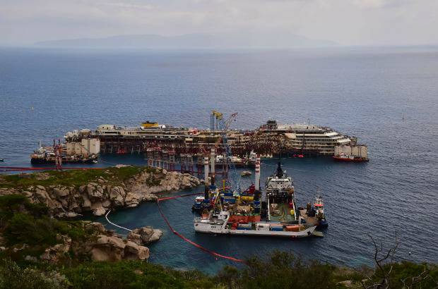 AFP - El Costa Concordia, crucero siniestrado en 2012 frente a la isla italiana del Giglio y que causó la muerte a 32 personas, comenzó a ser reflotado este lunes, informaron las autoridades implicadas en las operaciones de rescate del barco.