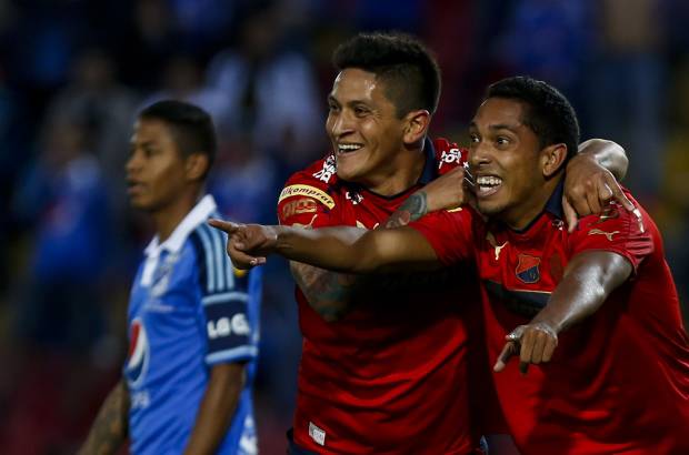 FOTO COLPRENSA - El primero en generar alegr&#237;a entre la afici&#243;n escarlata fue Javier Calle, que a los seis minutos silenci&#243; las tribunas.