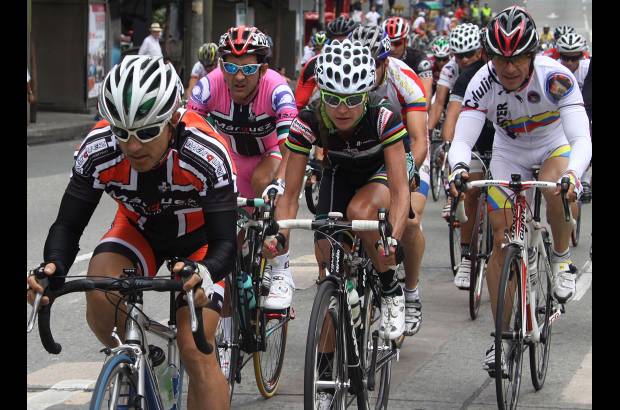 R&#243;binson S&#225;enz - La campeona mundial Mar&#237;a Luisa Calle present&#243; dura resistencia en la M&#225;ster B y fue 12 en la etapa ganada por Juan Carlos Ram&#237;rez (Adida).