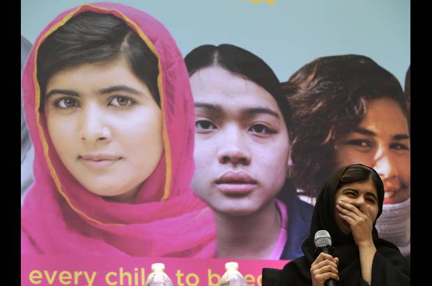 RE - La j&#243;ven pakistan&#237; Malala Yousafzai de 16 a&#241;os atiende a los medios de comunicaci&#243;n en Estados Unidos.