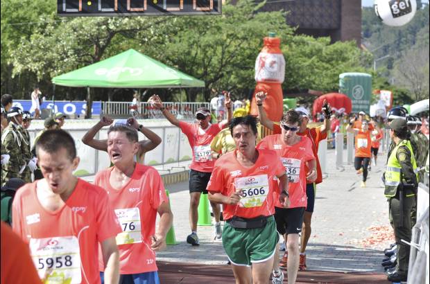 Esteban Jaramillo y Sebasti&#225;n Salazar - M&#225;s de 10 mil competidores se dieron cita en esta hist&#243;rica cita deportiva que se corr&#237;a en las modalidades de 5, 10, 21 y 42 kil&#243;metros.
