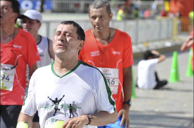 Esteban Jaramillo y Sebasti&#225;n Salazar - M&#225;s de 10 mil competidores se dieron cita en esta hist&#243;rica cita deportiva que se corr&#237;a en las modalidades de 5, 10, 21 y 42 kil&#243;metros.