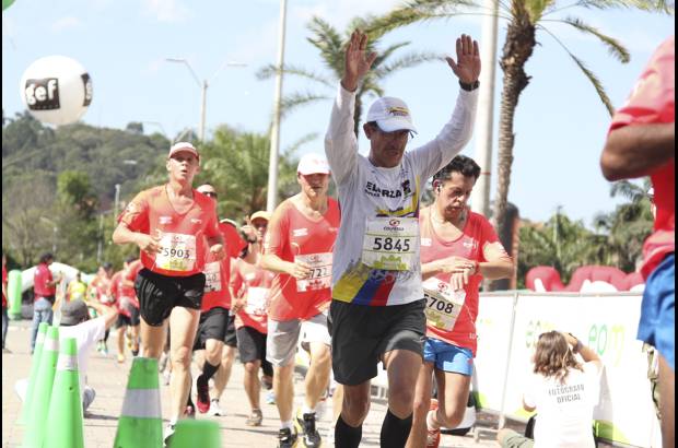 Esteban Jaramillo y Sebasti&#225;n Salazar - M&#225;s de 10 mil competidores se dieron cita en esta hist&#243;rica cita deportiva que se corr&#237;a en las modalidades de 5, 10, 21 y 42 kil&#243;metros.