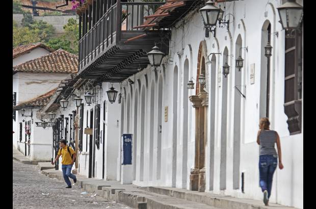 Juan Fernando Cano - Además del casco colonial, en el centro del municipio, a sus alrededores, ha dado paso a la modernidad con construcciones comerciales, edificios y restaurantes.