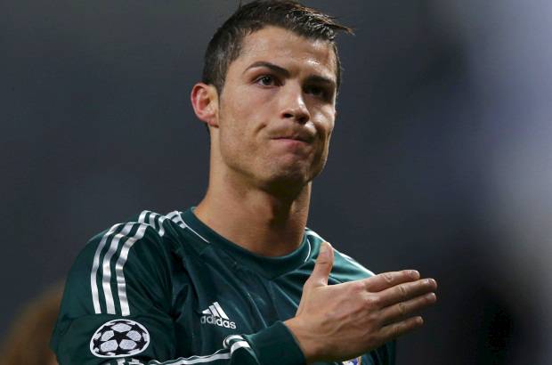 REUTERS - Tan solo tres minutos despu&#233;s lleg&#243; la opci&#243;n para Ronaldo, que concluy&#243; una jugada colectiva para marcar el segundo gol de los blancos, que no celebr&#243; ante la que fue su afici&#243;n hasta 2009.