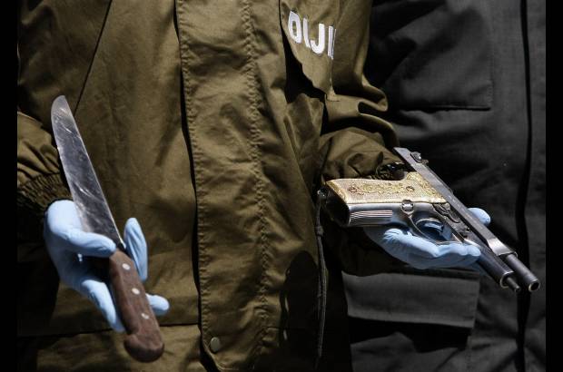 Colprensa - El cuchillo y la pistola de Pedro Oliverio Guerrero Castillo fueron encontrados al lado de su cad&#225;ver.